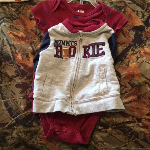 Onesie’s worn once. 3-6, 6 months, 6-9 months - Picture 8 of 8